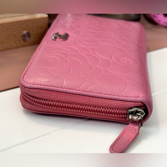 Pink Chanel Camellia Flower Zippy Wallet - Picture 4 of 16